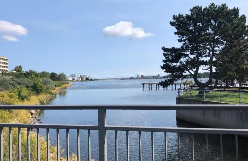 Heiligenhafen Apartment | Ferienwohnung Sandküste mit Strandkorb & Indoor Spielplatz