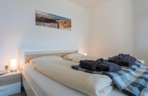Heiligenhafen Apartment | Ferienwohnung Sandküste mit Strandkorb & Indoor Spielplatz