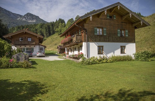 Inzell Apartment | Ferienwohnung Zuahaisl für 4 Personen, 2 Schlafzimmer mit Balkon, 70 m²