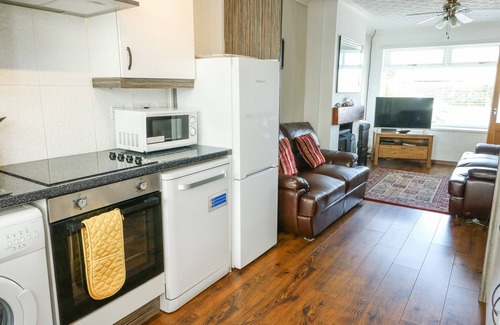 Dwyran House | FERN HILL COTTAGE, with open fire in Newborough