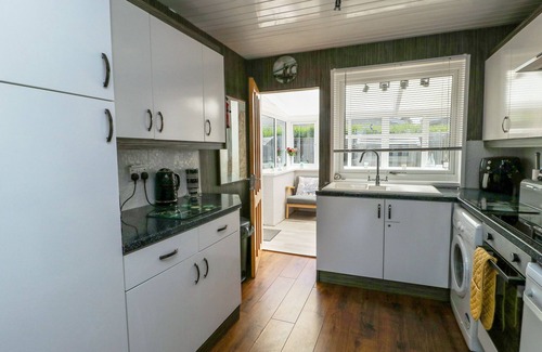 Dwyran House | FERN HILL COTTAGE, with open fire in Newborough