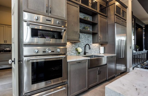 Katie Hill Neighborhood House | Fern Manor-5bdrm-Private Pool-Theatre-Luxury Rental