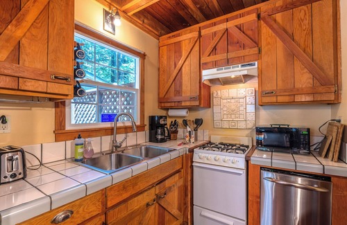 Guerneville House | Fern Woods~Rustic Redwood Cabin with Sweeping Decks! HotTub/WiFi/Pup