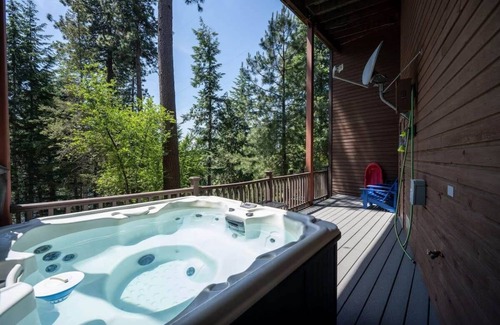 Coeur d'Alene House | Fernan Lake Lodge | Great lake view close to town