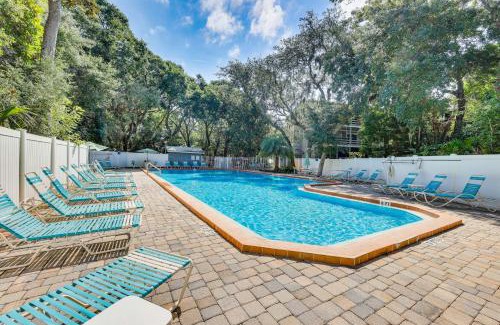 Fernandina Beach Apartment | Fernandina Beach Condo with Pool and Path to Beach!