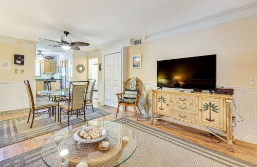 Fernandina Beach Apartment | Fernandina Beach Condo with Pool and Path to Beach!