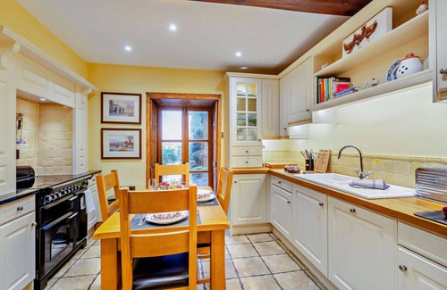Middleham House | Ferndale House - Four Bedroom House, Sleeps 8
