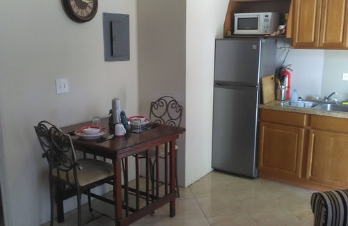 Downtown Nassau Apartment | Few mins walk to Downtown, Beach, Fishfry, Major Attractions & near to PI