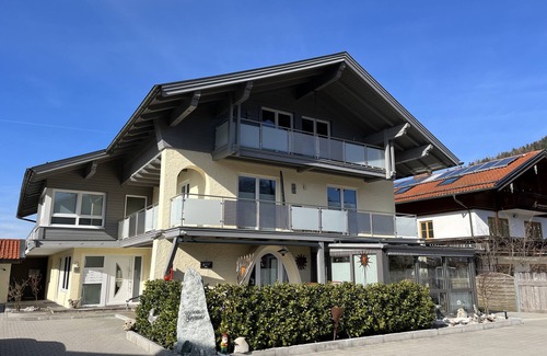 Ruhpolding Apartment | Fewo Sonnleitner 2 Balkone, Bergblick, 1schlafz., Wohn-schlafz., Küche, Wlan, Max. 5 Pers