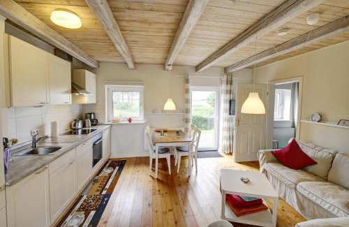 Husby House | fewo1846 - Rotes Haus - idyllisch gelegenes Haus mit 2 Schlafzimmern und großem Grundstück