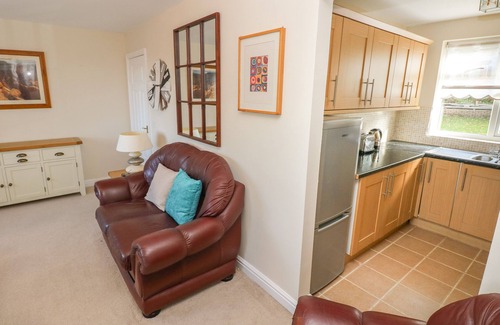 Porthyrhyd Cottage | FFAU'R DDRAIG, pet friendly, character holiday cottage in Cross Hands