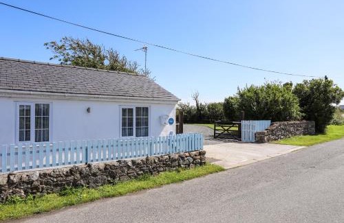 Caergeiliog House | Ffrwd
