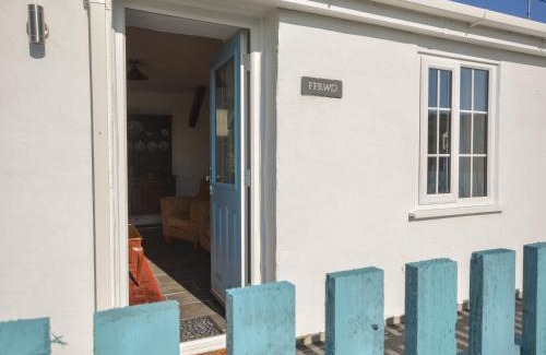 Caergeiliog House | Ffrwd