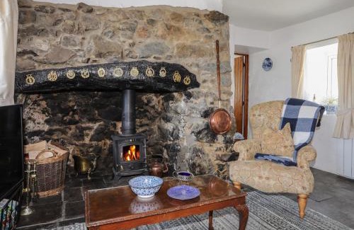 Caergeiliog House | Ffrwd
