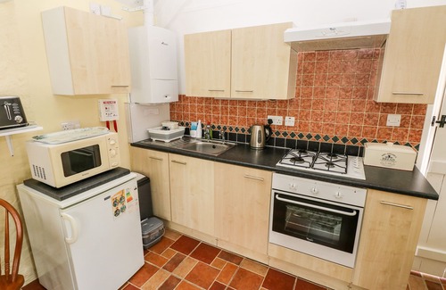 Trefin Cottage | FFYNNON TOM, pet friendly, character holiday cottage in St Davids