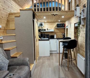 Fivemilebourne Apartment | Fiadh Rua Cabin - with Private Outdoor Hottub Pet Friendly
