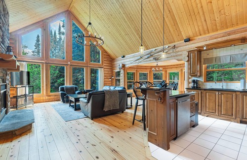 Fiddler Lake Resort House | Fiddler Lake Resort : Luxury Chalet + Hot Tub