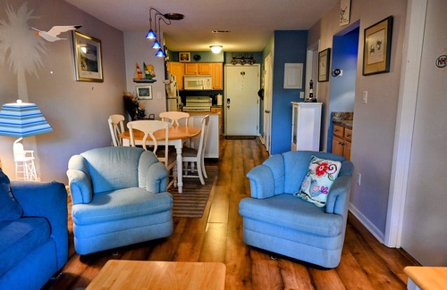 Folly Field Condo | Fiddler's Cove, pools, free bikes, walk to beach