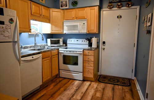 Folly Field Condo | Fiddler's Cove, pools, free bikes, walk to beach