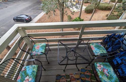 Folly Field Condo | Fiddler's Cove, pools, free bikes, walk to beach