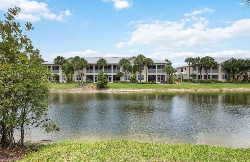 Naples House | Fiddlers Creek - Ground Floor Villa With Water View