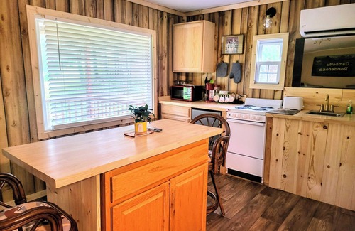 Galax Cabin | Fiddlers Pond Cabin, Galax Va, New River Trail & Fishing. PET FRIENDLY