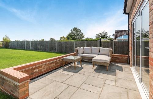 Frampton House | Field View