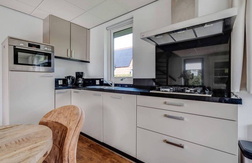 Zwiggelte House | Fieldfare I Home with Fine Garden
