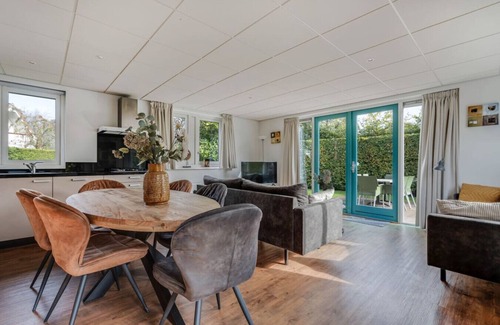 Zwiggelte House | Fieldfare I Home with Fine Garden