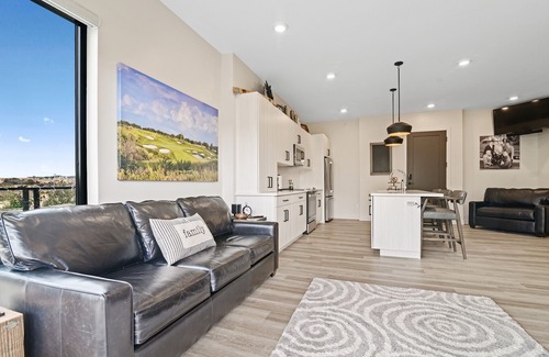 Manhattan Condo | Fieldhouse | MHK - A Colbert Hills Luxury Retreat