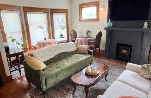 Sandusky House | Fiesinger House - Entire Historic Home, Downtown Sandusky