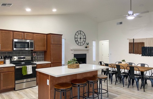 Glendale House | ❃Filling Up for Holidays! Book NOW! Private Pool/Arcade Games! Close to Stadium❃