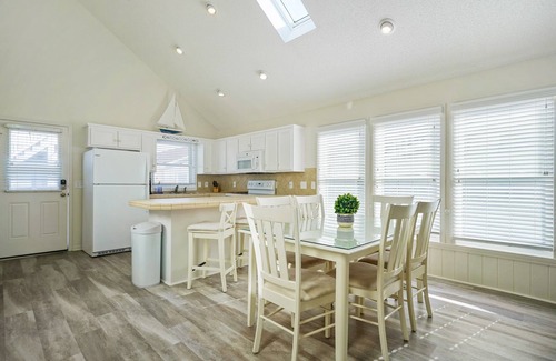 Sunset Beach House | Filmed for HGTV! 5 STARS! Updated, contemporary, relaxing, refreshed & clean.