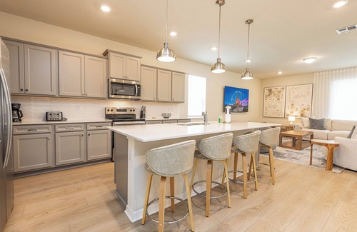 Four Corners House | Final September Nights! 8BR Windsor Cay Luxury Villa w/Pool