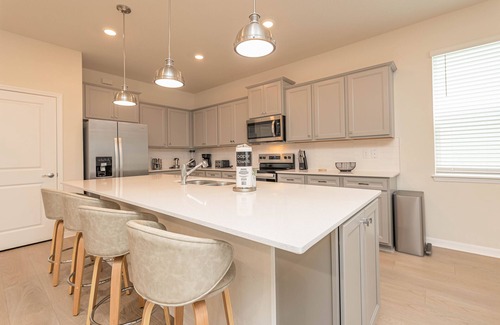 Four Corners House | Final September Nights! 8BR Windsor Cay Luxury Villa w/Pool