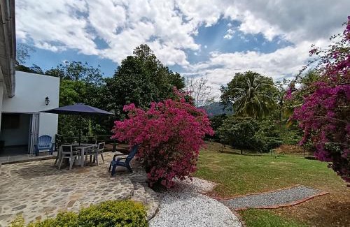 Villeta House | Finca Bella Luna
