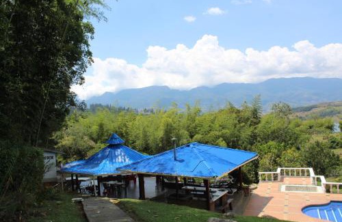 Yotoco Ski Chalet | Finca Lago Calima
