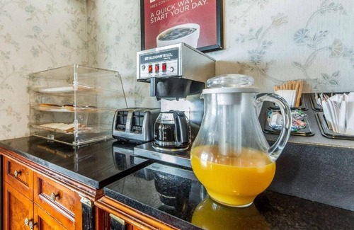 Castro Valley House | Find a convenient and affordable room in the Castro Valley