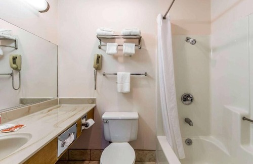 Castro Valley House | Find a convenient and affordable room in the Castro Valley