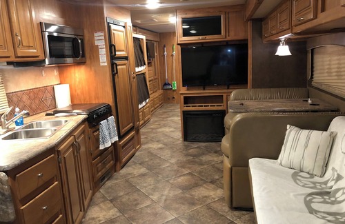 Hereford House | Find Serenity In Our Fully Stocked Class A RV