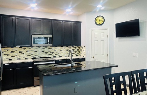 Trafalgar Village House | Find Tranquility: Escape Life’s Chaos in a Soul-Soothing Oasis Vacation Home