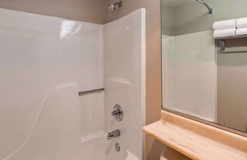 Morgantown Hotel | Find Your Comfort Zone in a Modern Morgantown Room | Free Parking
