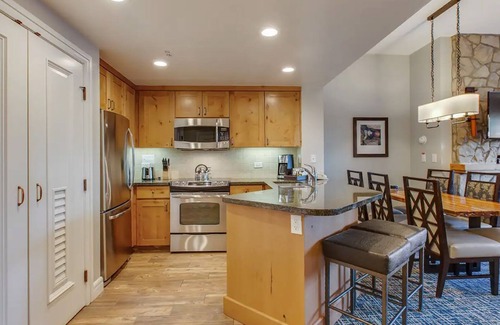Lakeside Park Resort | 𝐅𝐢𝐧𝐝𝐢𝐧𝐠𝐌𝐞𝐢𝐥𝐢 Ski-In/Out Wonderland Timber Lodge Resort+Amenities.1BR