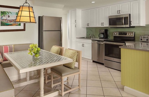 Old Town Resort | 𝐅𝐢𝐧𝐝𝐢𝐧𝐠𝐌𝐞𝐢𝐥𝐢 Waterfront Sunset Harbor Resort, DUVAL STREET+Amenities