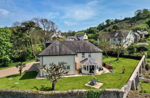 Millbrook House | Finest Retreats - Nicely Tucked Away Cottage