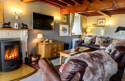 Hawes House | Finest Retreats - Shepherds Cottage at Mile House Farm