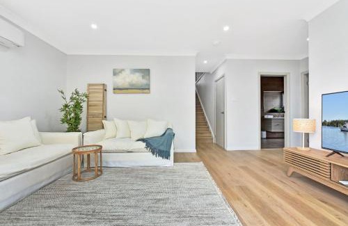 Caves Beach House | Finns at Caves Beach Resort