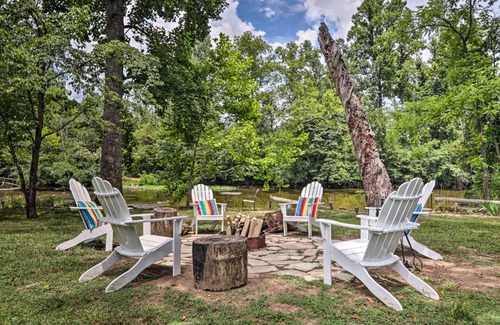 Townsend Apartment | Fire Pit and Deck! Cozy Smoky Mtn Retreat on River
