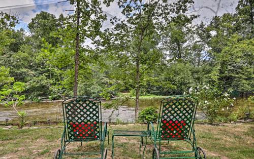 Townsend Apartment | Fire Pit and Deck! Cozy Smoky Mtn Retreat on River