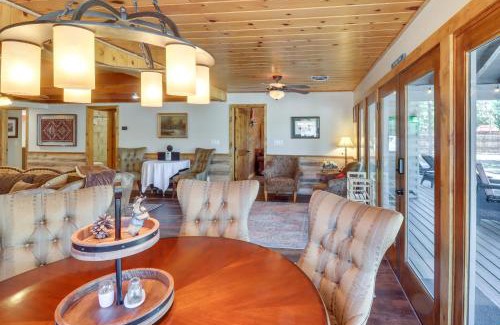 Pinetop-Lakeside House | Fire Pit and Grill Waterfront Cabin in Lakeside!
